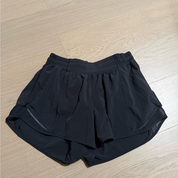 lululemon athletica Pants - lululemon athletica Hotty Hot Black Women's Athletic Shorts 2 1/2